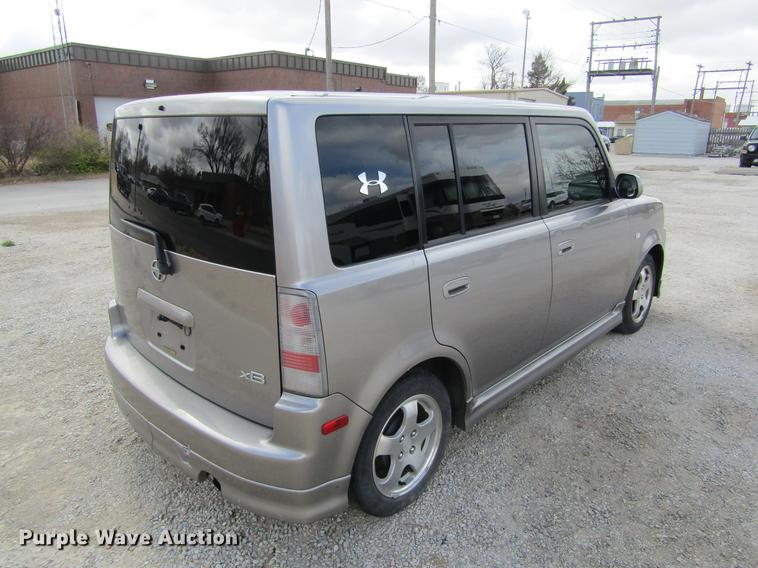 image for item DE6684 2005 Scion XB Wagon SUV