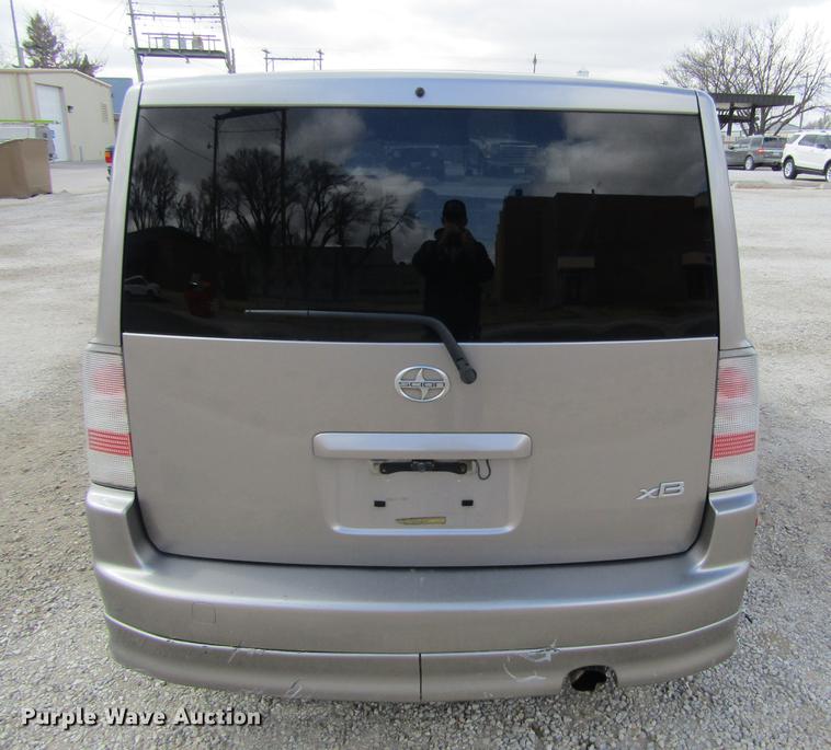 image for item DE6684 2005 Scion XB Wagon SUV