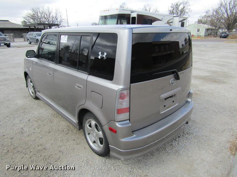 image for item DE6684 2005 Scion XB Wagon SUV