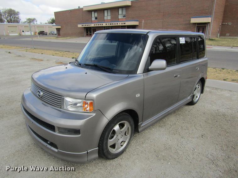 image for item DE6684 2005 Scion XB Wagon SUV