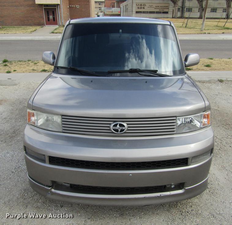 image for item DE6684 2005 Scion XB Wagon SUV