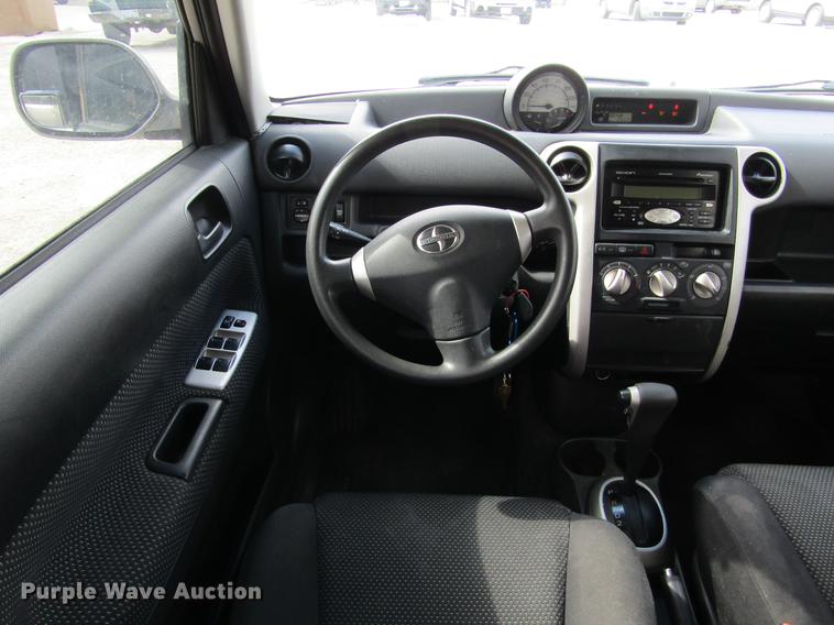 image for item DE6684 2005 Scion XB Wagon SUV