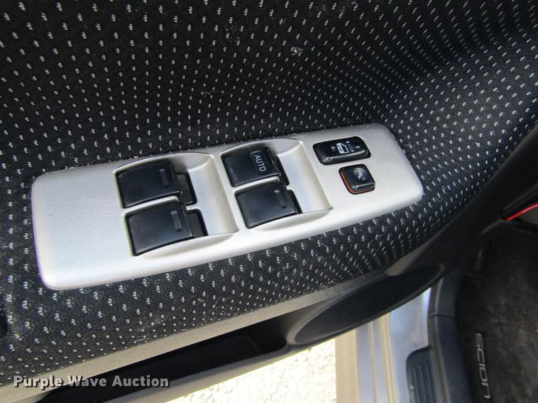 image for item DE6684 2005 Scion XB Wagon SUV