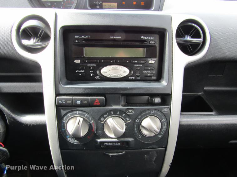 image for item DE6684 2005 Scion XB Wagon SUV