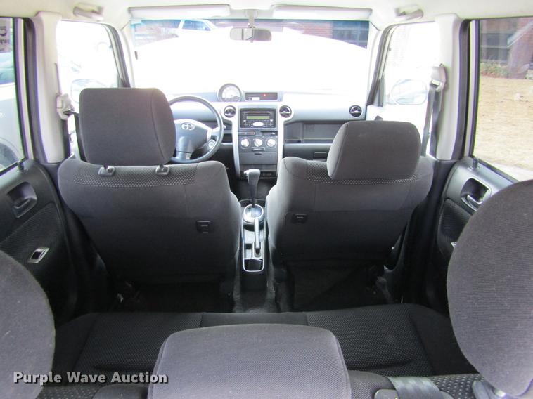 image for item DE6684 2005 Scion XB Wagon SUV