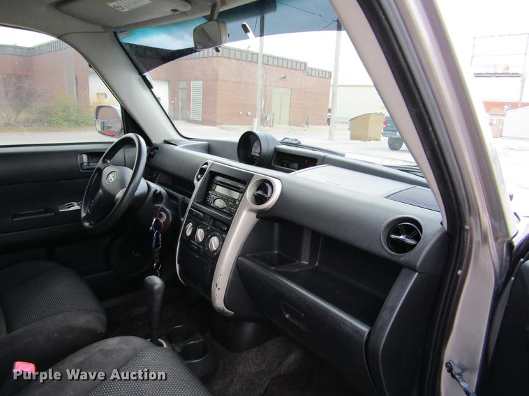 image for item DE6684 2005 Scion XB Wagon SUV