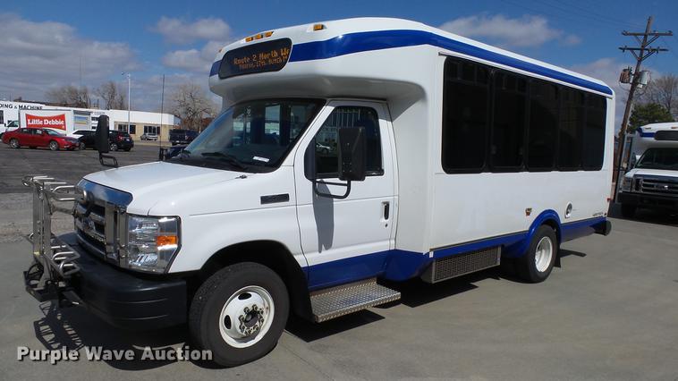 image for item EA9933 2012 Ford E450 shuttle bus