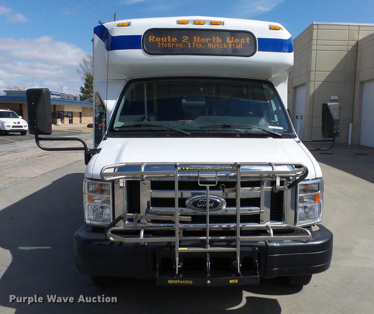 image for item EA9933 2012 Ford E450 shuttle bus