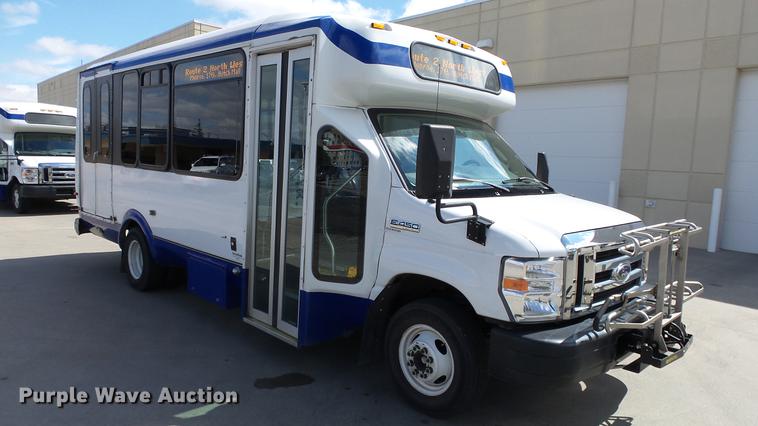 image for item EA9933 2012 Ford E450 shuttle bus