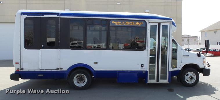 image for item EA9933 2012 Ford E450 shuttle bus