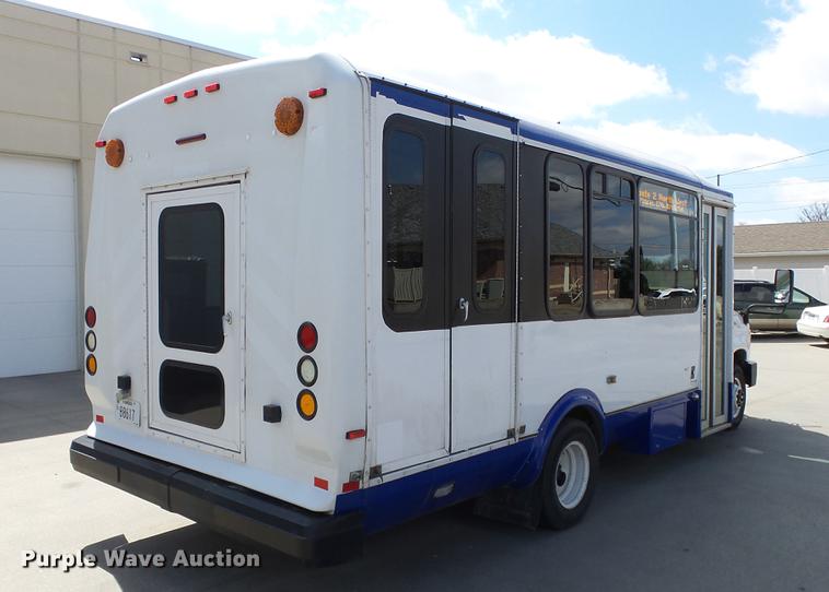 image for item EA9933 2012 Ford E450 shuttle bus