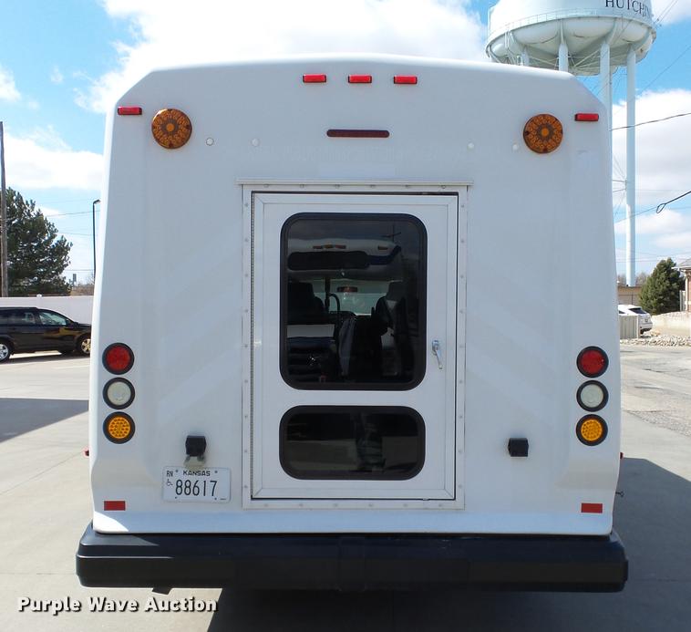 image for item EA9933 2012 Ford E450 shuttle bus