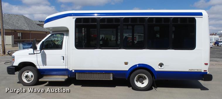 image for item EA9933 2012 Ford E450 shuttle bus