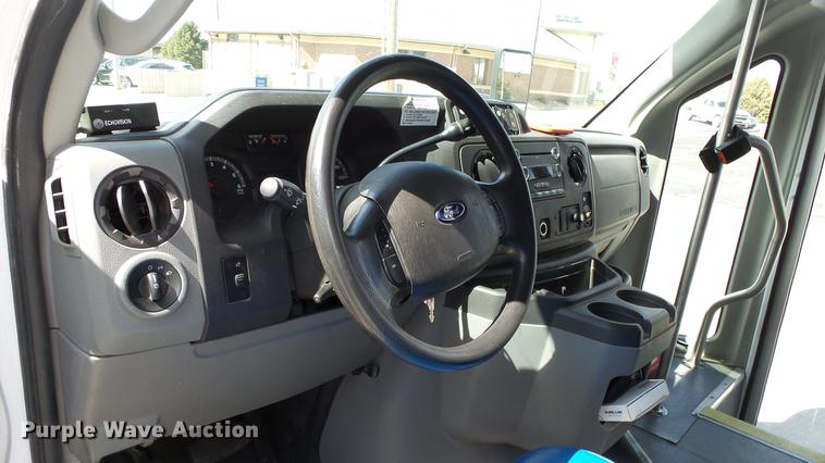 image for item EA9933 2012 Ford E450 shuttle bus