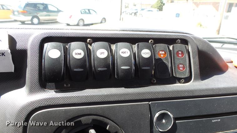 image for item EA9933 2012 Ford E450 shuttle bus