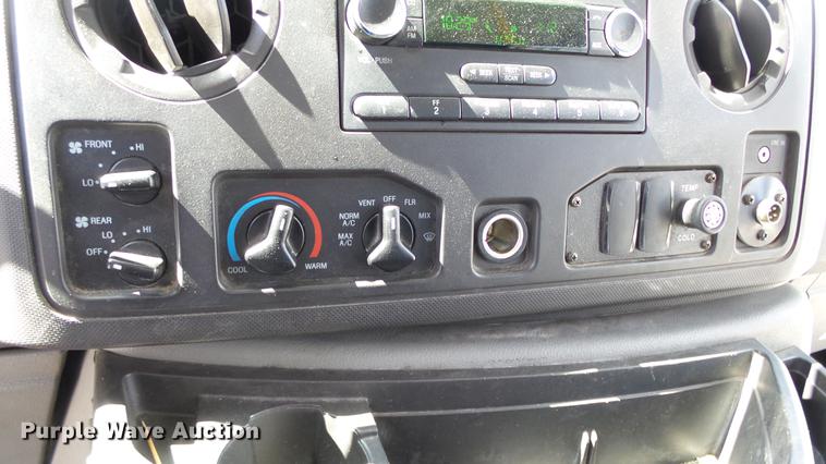 image for item EA9933 2012 Ford E450 shuttle bus