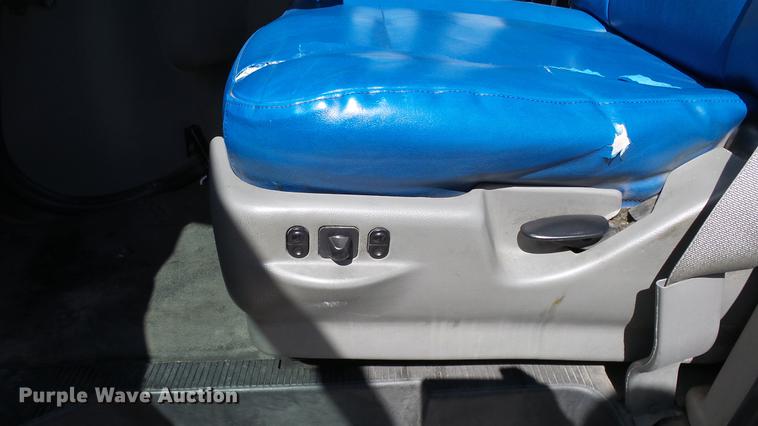 image for item EA9933 2012 Ford E450 shuttle bus