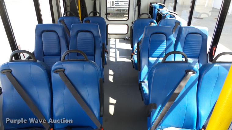 image for item EA9933 2012 Ford E450 shuttle bus