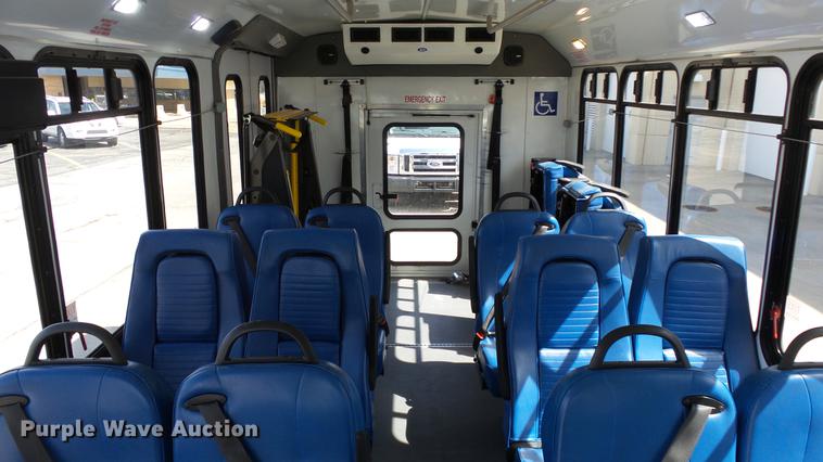 image for item EA9933 2012 Ford E450 shuttle bus
