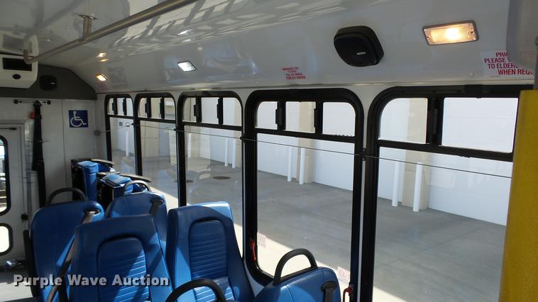 image for item EA9933 2012 Ford E450 shuttle bus