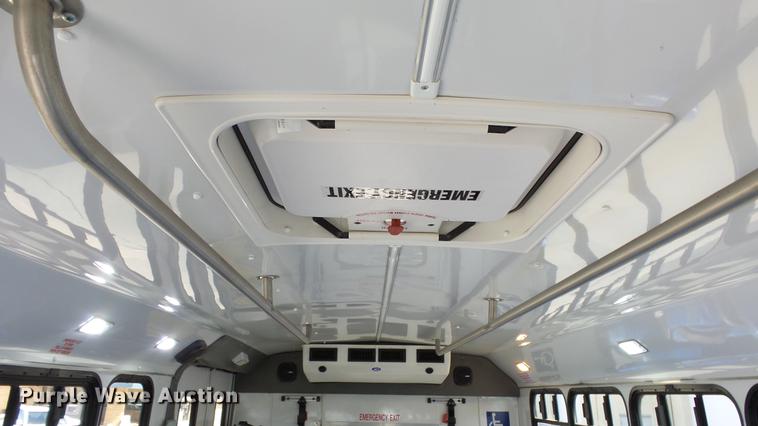 image for item EA9933 2012 Ford E450 shuttle bus