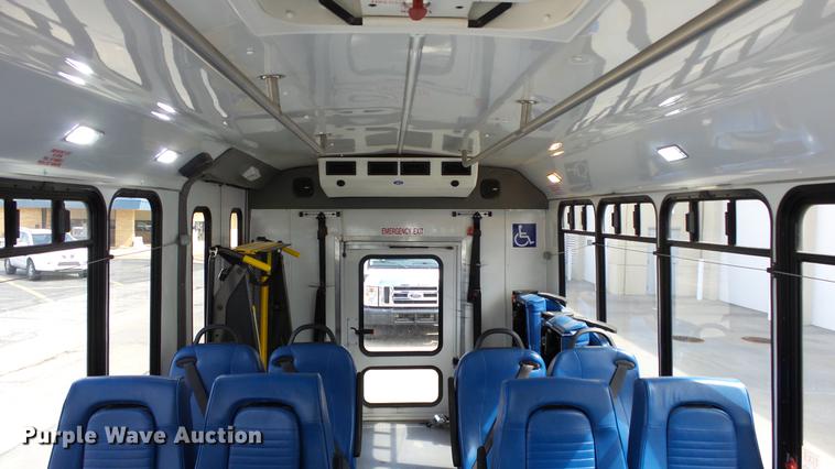 image for item EA9933 2012 Ford E450 shuttle bus