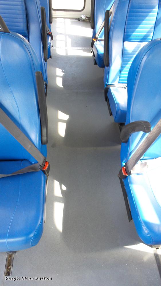 image for item EA9933 2012 Ford E450 shuttle bus