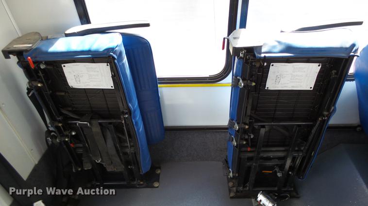 image for item EA9933 2012 Ford E450 shuttle bus