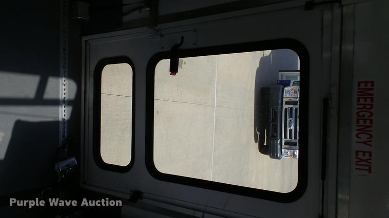 image for item EA9933 2012 Ford E450 shuttle bus