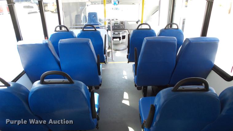 image for item EA9933 2012 Ford E450 shuttle bus