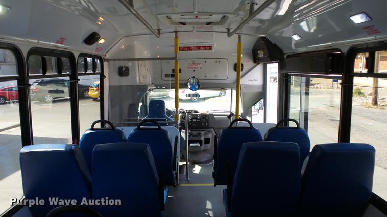 image for item EA9933 2012 Ford E450 shuttle bus