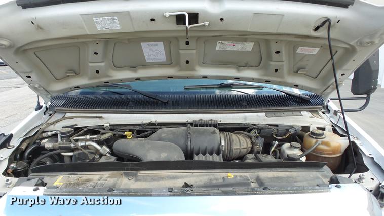 image for item EA9933 2012 Ford E450 shuttle bus