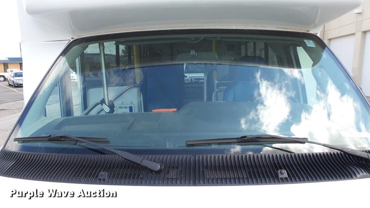 image for item EA9933 2012 Ford E450 shuttle bus