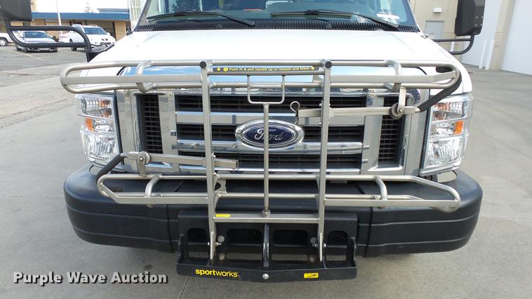 image for item EA9933 2012 Ford E450 shuttle bus