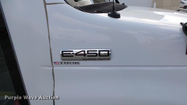 image for item EA9933 2012 Ford E450 shuttle bus