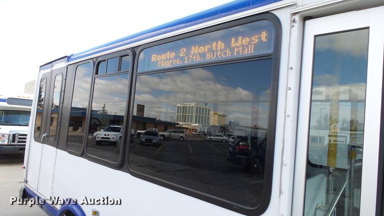 image for item EA9933 2012 Ford E450 shuttle bus