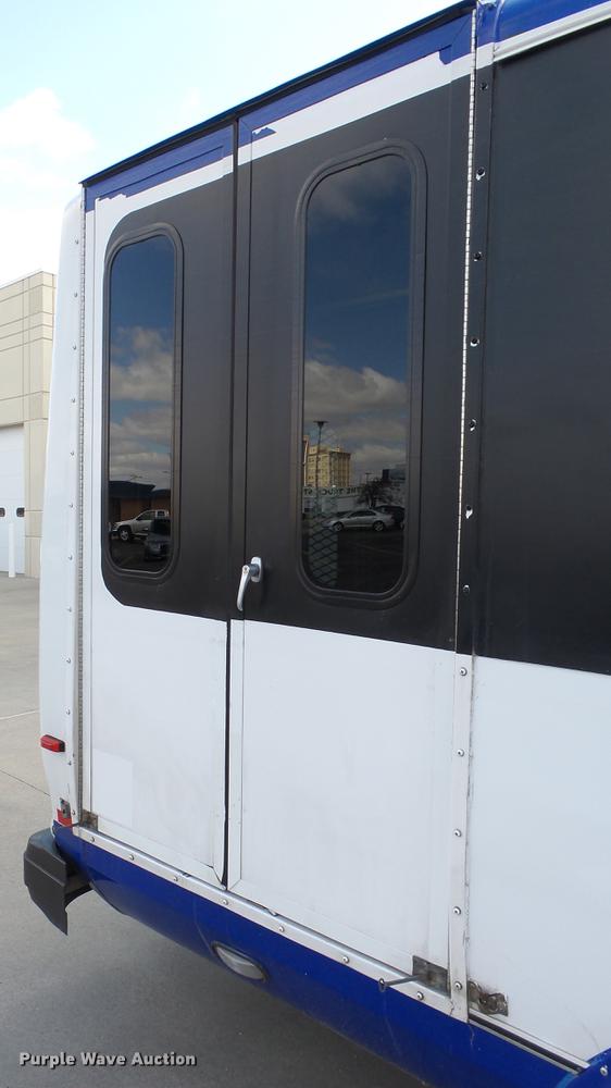 image for item EA9933 2012 Ford E450 shuttle bus