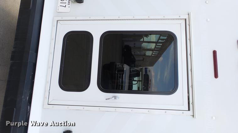 image for item EA9933 2012 Ford E450 shuttle bus