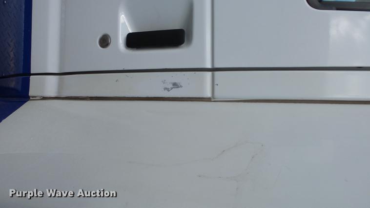 image for item EA9933 2012 Ford E450 shuttle bus