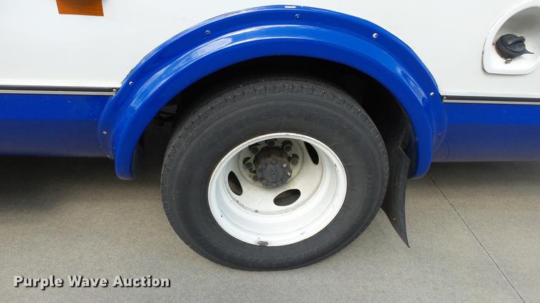 image for item EA9933 2012 Ford E450 shuttle bus