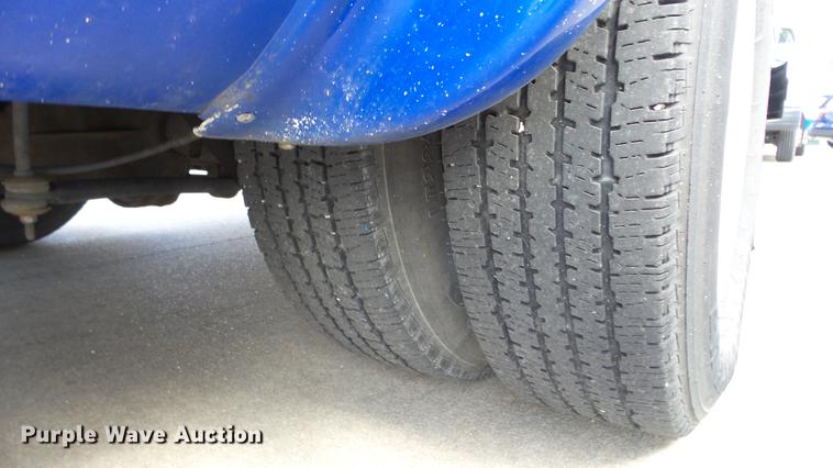 image for item EA9933 2012 Ford E450 shuttle bus