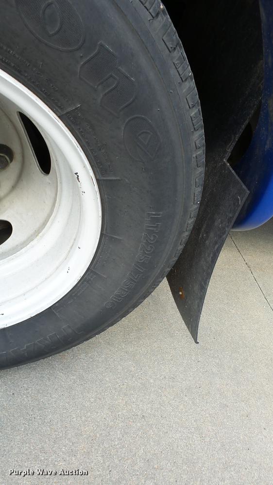 image for item EA9933 2012 Ford E450 shuttle bus