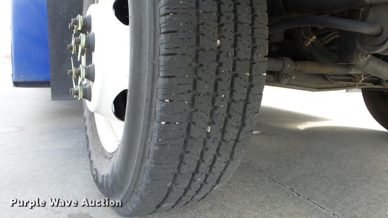 image for item EA9933 2012 Ford E450 shuttle bus