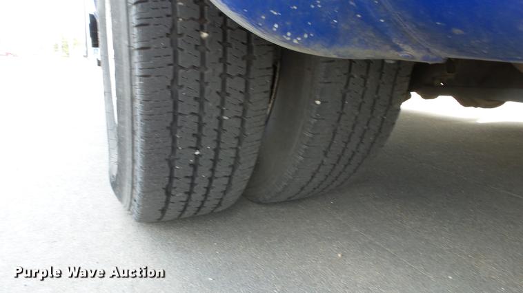 image for item EA9933 2012 Ford E450 shuttle bus