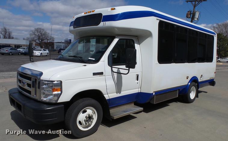 image for item EA9934 2012 Ford E450 shuttle bus