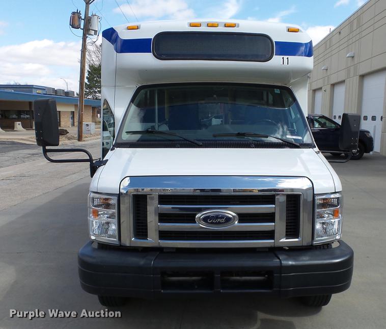 image for item EA9934 2012 Ford E450 shuttle bus