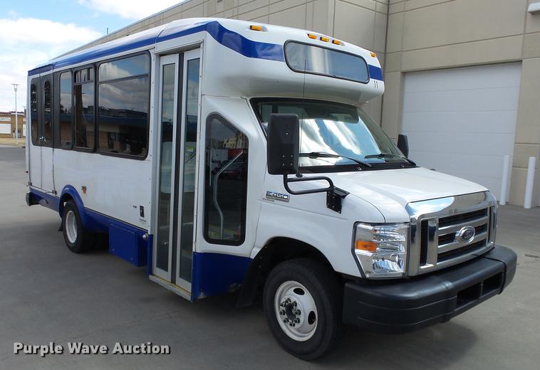 image for item EA9934 2012 Ford E450 shuttle bus