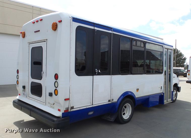 image for item EA9934 2012 Ford E450 shuttle bus