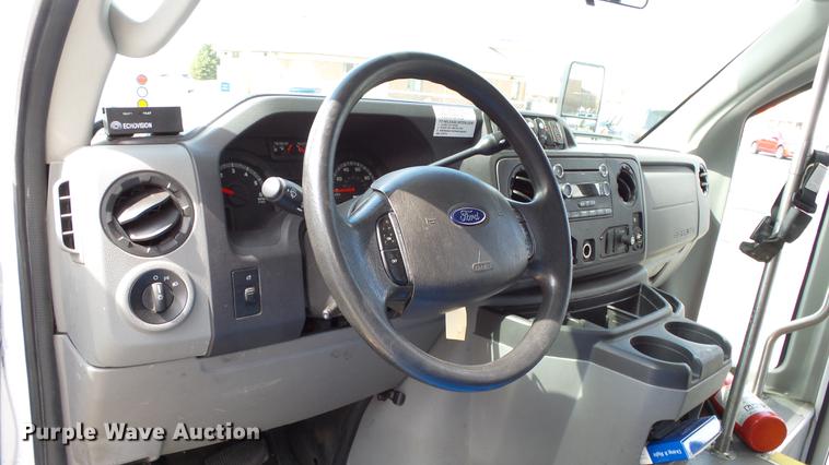 image for item EA9934 2012 Ford E450 shuttle bus