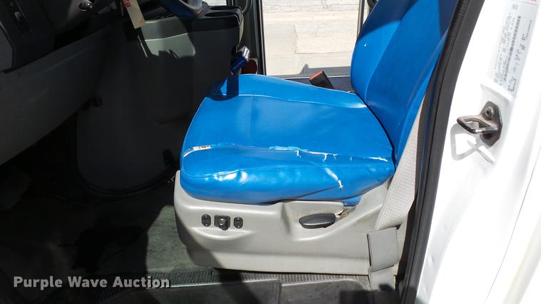 image for item EA9934 2012 Ford E450 shuttle bus